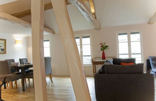Saint-Merri Apartment | PARIS apartment fully renovated - 2 Bedrooms - 2 Bathrooms - Sleeps 4 - Marais