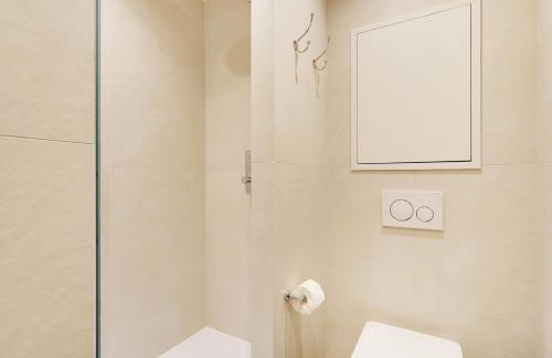 Quartier de la Monnaie Apartment | Paris Home Collection Serviced Apartments in Notre Dame - Rue Savoie