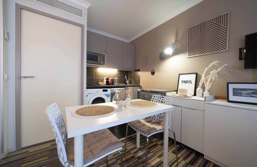 Issy-les-Moulineaux Apartment | Paris Porte de Versailles Cosy Lodge 1 Appart hôtel parking, wifi 4 pers