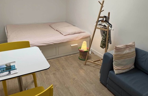 Chaillot Apartment | Paris studio near Eiffel Tower + Arc de Triomphe
