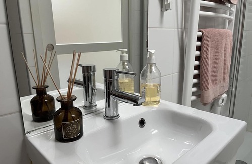Chaillot Apartment | Paris studio near Eiffel Tower + Arc de Triomphe