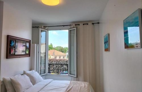 Stains Apartment | Paris tourist Apartment, France