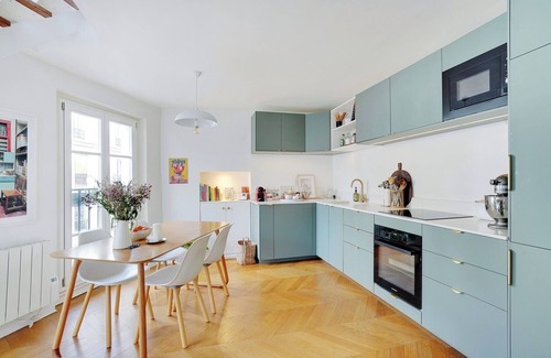 Saint-Vincent-de-Paul Apartment | Paris with a view : a 2 bedroom apartment overlooking the Sacré Coeur