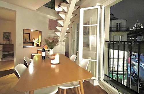 Saint-Vincent-de-Paul Apartment | Paris with a view : a 2 bedroom apartment overlooking the Sacré Coeur