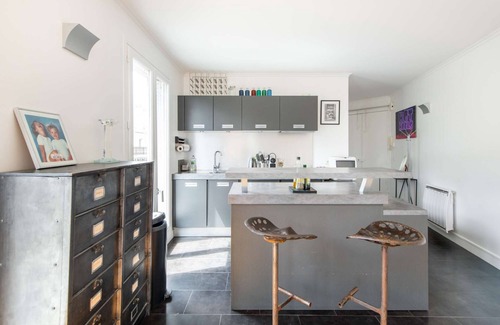 L'Europe Apartment | Parisian Charm near Saint-Lazare