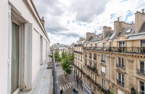 L'Europe Apartment | Parisian Charm near Saint-Lazare