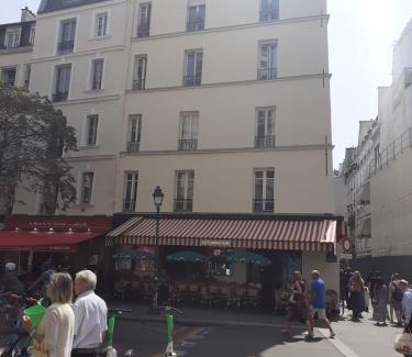 Saint-Gervais Apartment | ParisInteriorsRentals - Beautiful Le Marais NOTRE DAME Appartement