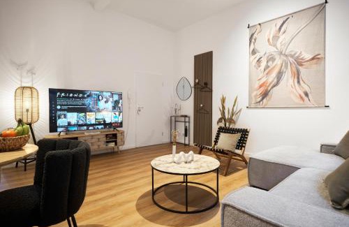 Altstadt-Nord Apartment | Park Avenue Apartments - Dom mit Stil - Küche - Parkplatz - WLAN - 65 Zoll TV - NETFLIX