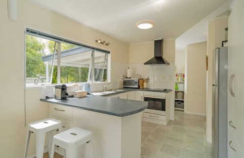 Whangamata Cottage | Park Drive - Whangamata Holiday Home