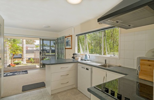 Whangamata Cottage | Park Drive - Whangamata Holiday Home