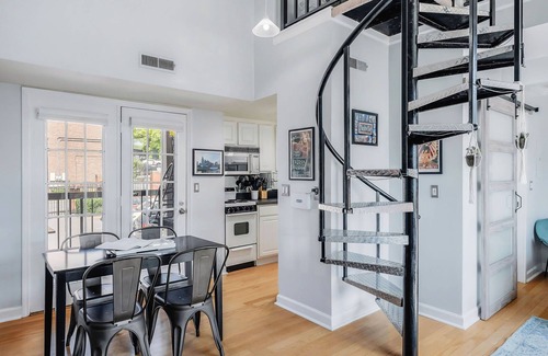 Rutledge Hill Condo | Park Free! Walk 2 Honkytonks! Balcony