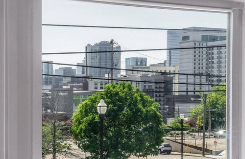 Rutledge Hill Condo | Park Free! Walk 2 Honkytonks! Balcony