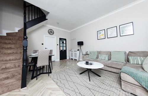 Stroud Green Apartment | Park House, Refurbed Modern Interior, Located In Finsbury Park