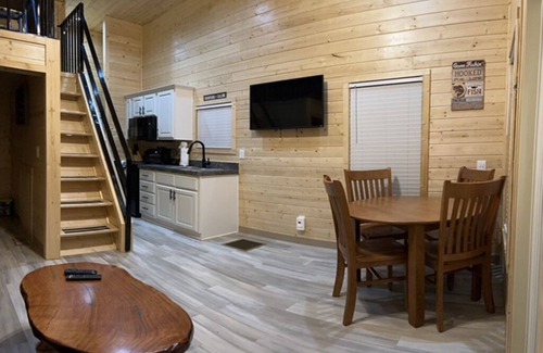 Heber Cabin | Park Model Cabin 2 Bed1 bath Bunk Beds central AC & New Hot tub, splash pad # 10