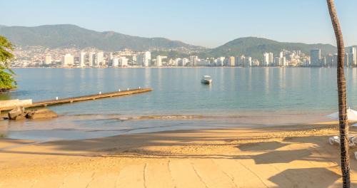 Playa Guitarron Resort | Park Royal Beach Acapulco - All Inclusive