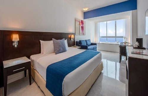 Marina Mazatlan Hotel | Park Royal Mazatlan Spacious Studio with Pool
