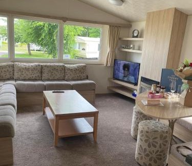 Great Yarmouth Resort | Parkdean Static caravan on cherry tree holiday park