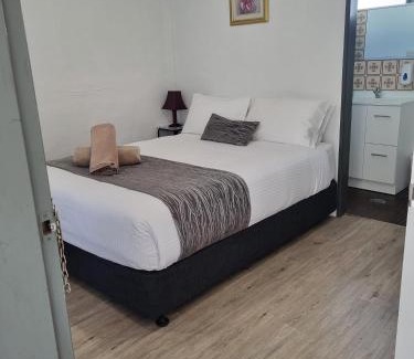 Parkes Hotel | Parkes Federation Motel