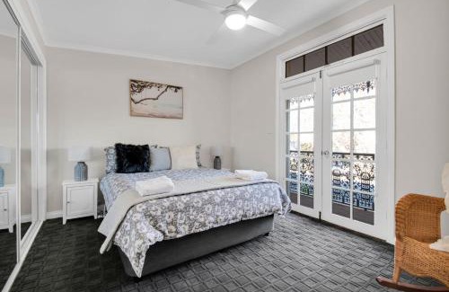 Wagga Wagga House | Parkham - CBD, Elegant Townhouse