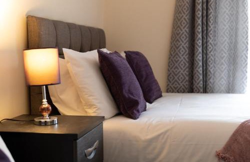 Bon-y-maen Apartment | Parking, 5 Bedrooms Smart Tv's in all rooms!