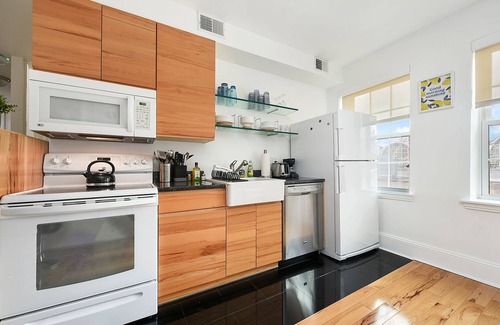 Bloomfield Apartment | ♥Parking~5★Location♛Queen Bed♥West Penn♥10min DT★Elevator- Cental Location