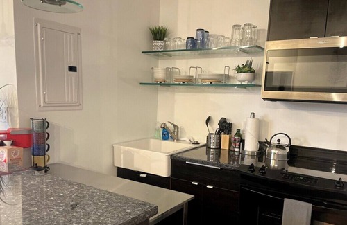 Bloomfield Apartment | Parking~West Penn~Queen~Elevator