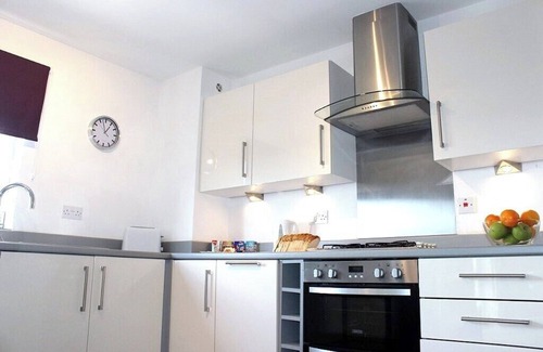 Derby Apartment | Parking, Wi-Fi, Weekly Housekeeping