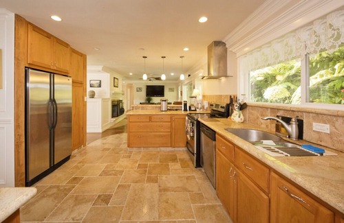 Hilo House | Parklike 4 bedroom AnthuriumHouse, 3+ acres, peaceful, gated, convenient