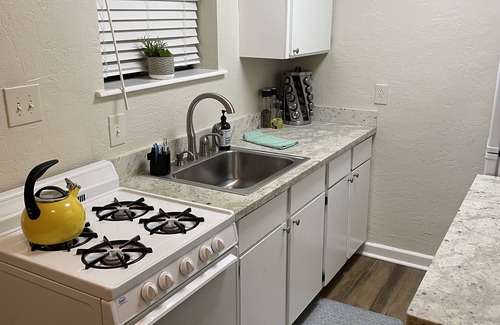 Chico House | Parkside Cottage on Bidwell Park! Enjoy the trails and perfect location to all!