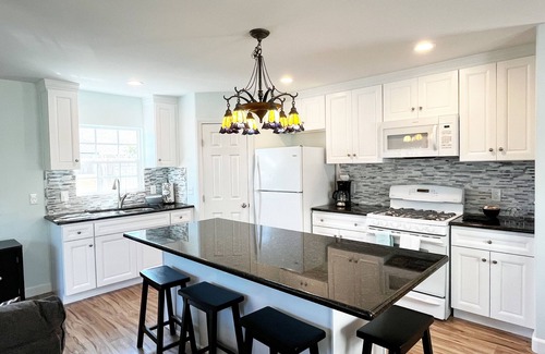 Santa Maria Cottage | Parkside Cottage w/Patio/BBQ - 20 min to beach