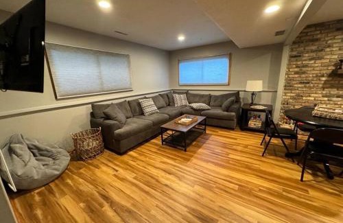 Ames House | Parkside Getaway- Spacious Six Bedroom Home for Families & Friends