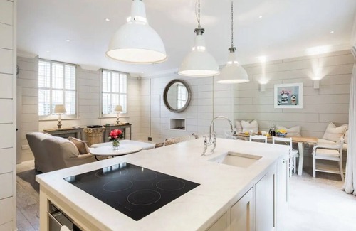 Battersea House | Parkside Mews – 3 Bedroom Home with Garden