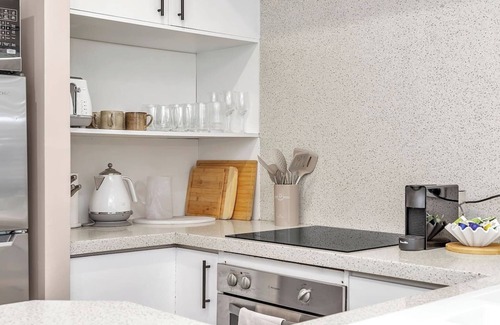 North Adelaide House | Parkstone Modern Elegance near CBD and Zoo