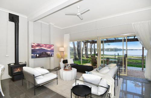 Buff Point House | Parkway Lakehouse