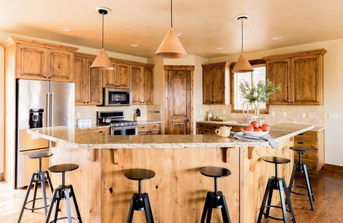 Summit Park Cabin | Parley by AvantStay | Gorgeous Rustic Cabin w/Mtn Views