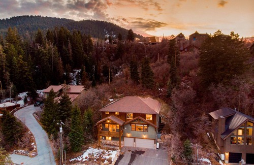 Summit Park Cabin | Parley by AvantStay | Gorgeous Rustic Cabin w/Mtn Views