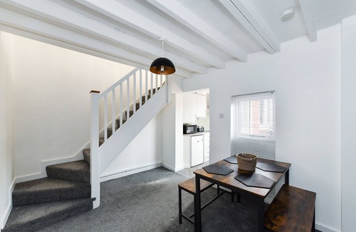 Newark House | Parliament Street - Modernized 2 bedroom apartment with enclosed garden