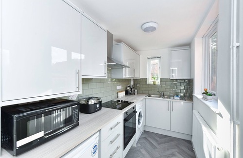 Newark House | Parliament Street - Modernized 2 bedroom apartment with enclosed garden