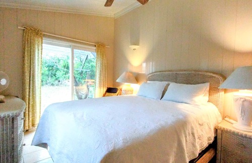 Crossing Rocks Cottage | Parrots Perch Beach Cottage - charming tropical island living w/ modern comforts