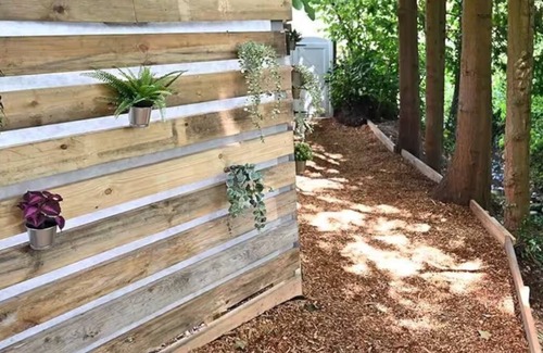 Exmouth Cabin | Parry’s hideaway, cosy little cabin by the stream, listening to the birds.