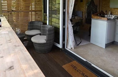 Exmouth Cabin | Parry’s hideaway, cosy little cabin by the stream, listening to the birds.