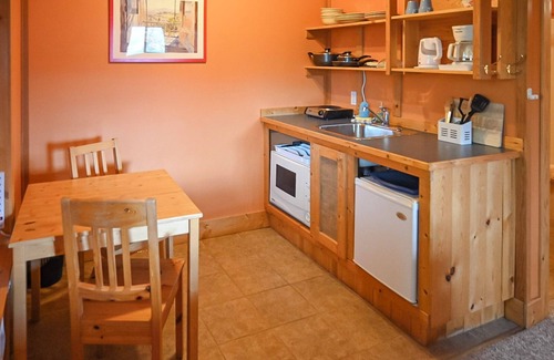 Parson Bed & Breakfast | Parson Cabins - Emerald Chalet