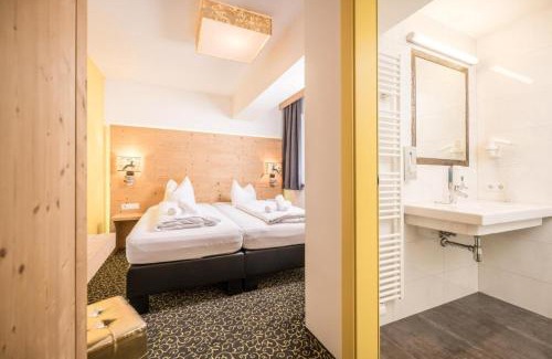 Mayrhofen Cabin | Partyhouse HARAKIRI stay DIFFERENT 60 seconds to MOUNTAINS! Free PARKING! Self CHECK-IN