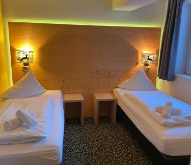 Mayrhofen Cabin | Partyhouse HARAKIRI stay DIFFERENT 60 seconds to MOUNTAINS! Free PARKING! Self CHECK-IN