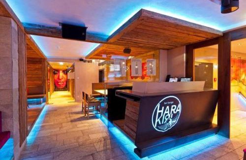 Mayrhofen Cabin | Partyhouse HARAKIRI stay DIFFERENT 60 seconds to MOUNTAINS! Free PARKING! Self CHECK-IN