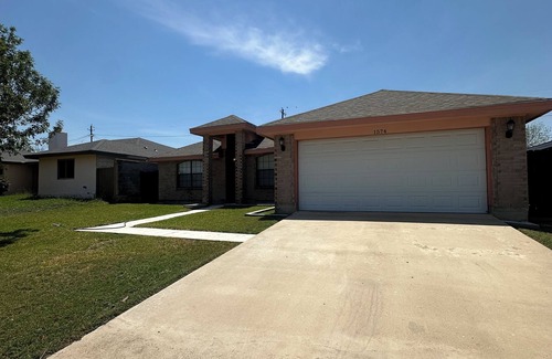 Eagle Pass House | Paseo House - 3 Bedroom/2Bathroom - Centrally Located - Your Perfect Nest!