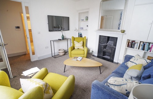 Cowes Apartment | Paskins-1st Floor Apt-2 Bath-Cowes Centre-Sleeps 4