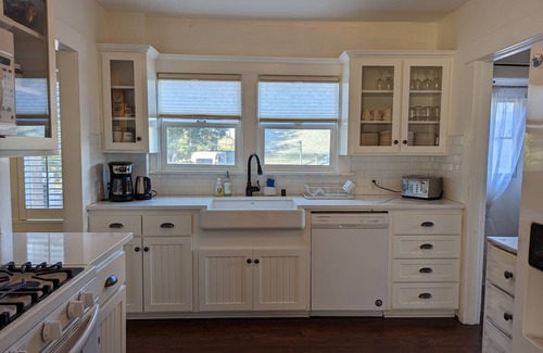 Atascadero House | Paso Robles Wine Country - Historic Home with Pool & Hot Tub