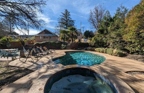 Atascadero House | Paso Robles Wine Country - Historic Home with Pool & Hot Tub