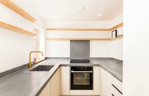 City Centre House | Pass the Keys | Central Stratford upon Avon Super Stylish 1Bed